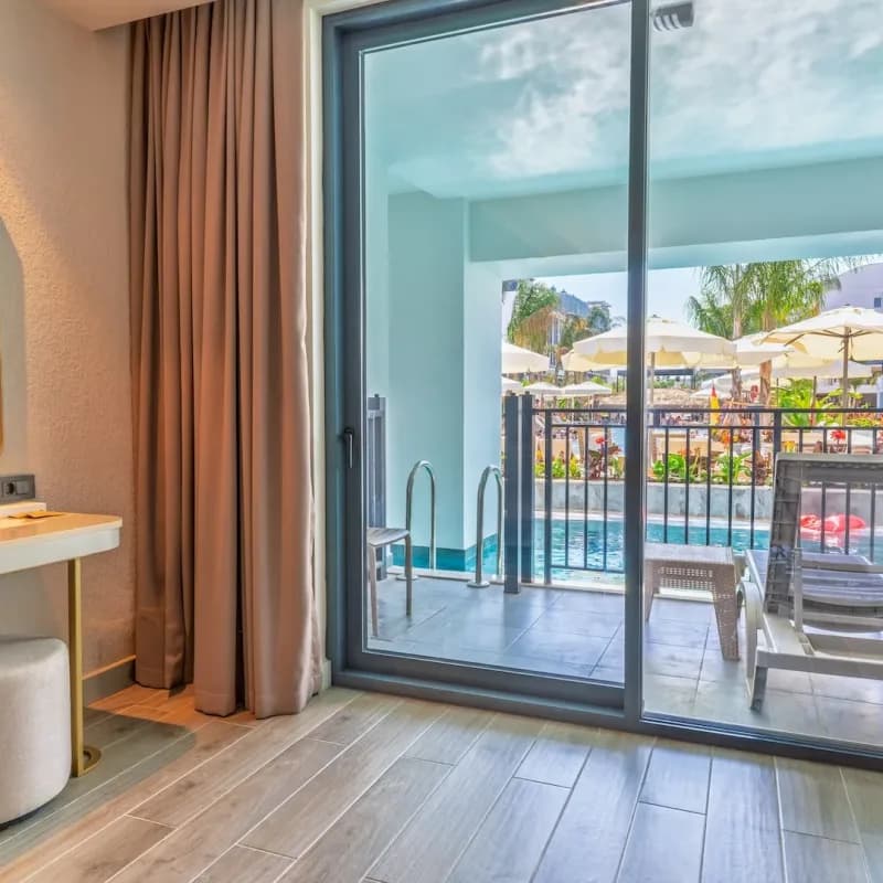 Deluxe Swim-up Aile Odaları